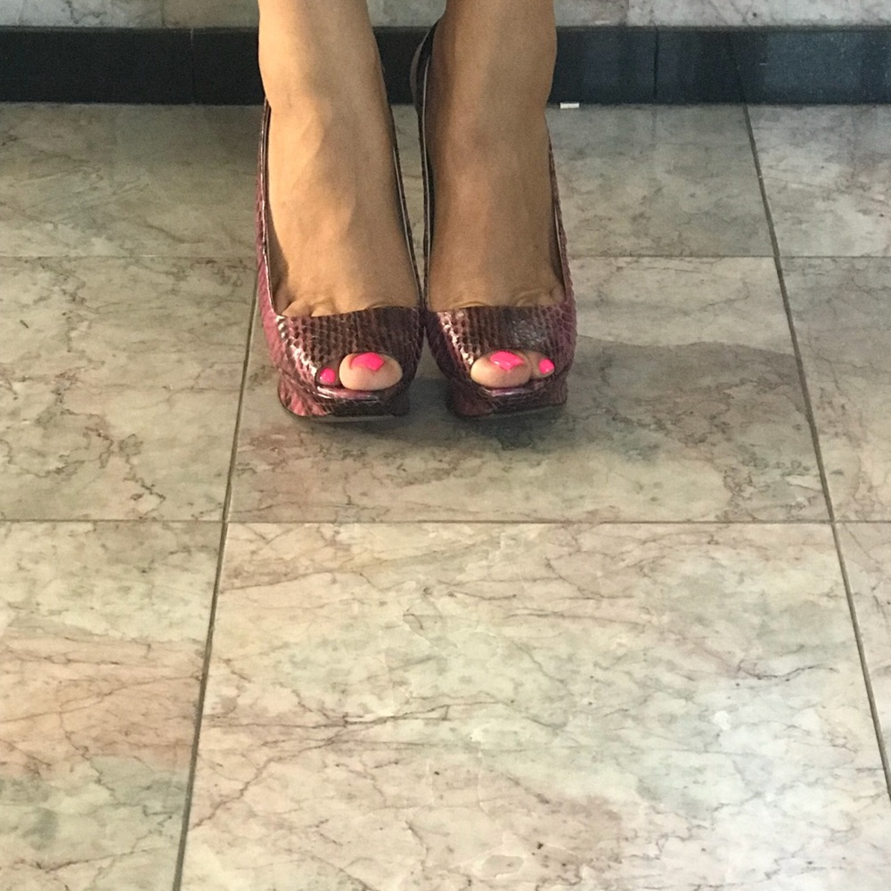Shoes - Picture 7 of 8